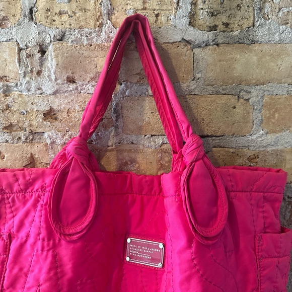 Vintage Y2K Marc by Marc Jacobs quilted nylon tote bag in Hot Pink Large - Picture 2 of 8